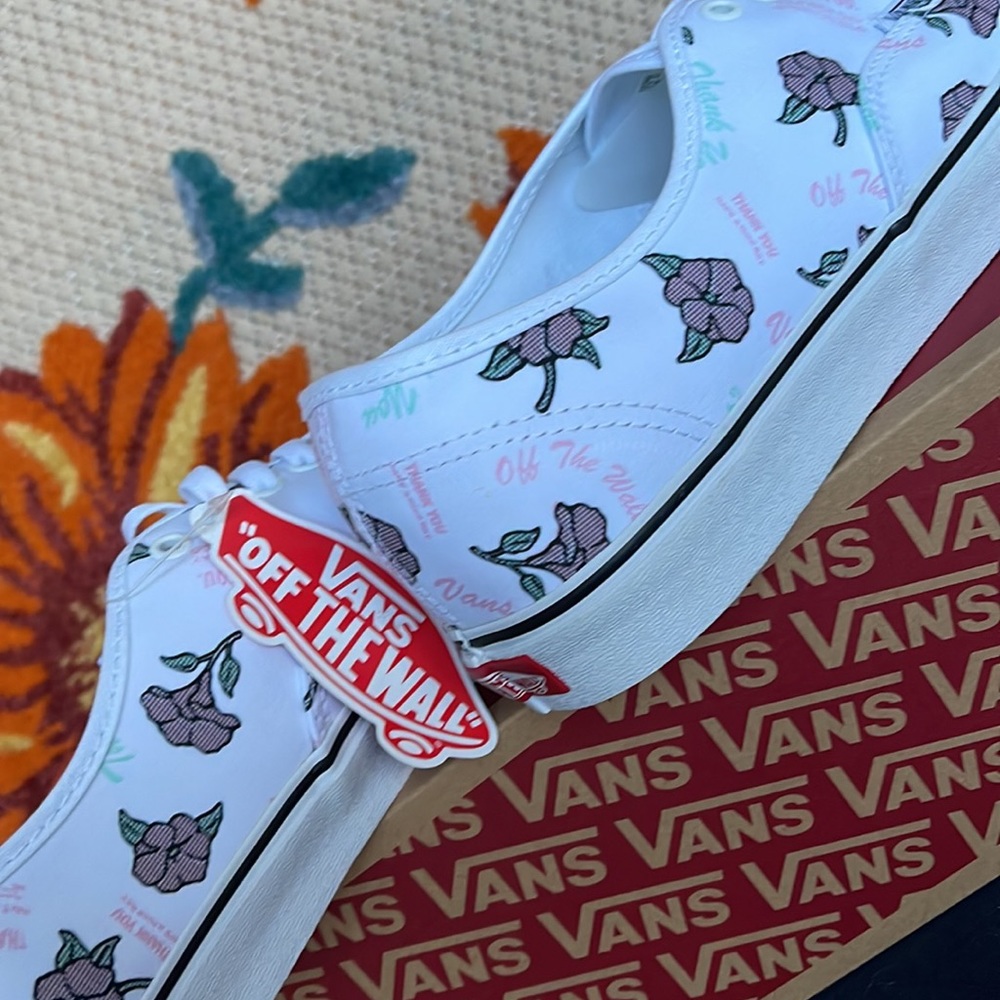 Vans Authentic
(Thank You Floral) True White 
VNOA2Z5119L

MEN’s sneakers - Picture 15 of 16